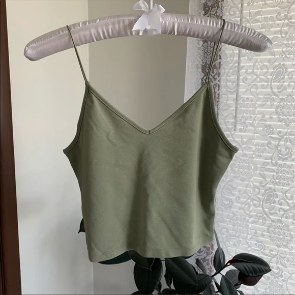 NA-KD Spaghetti Strap Crop Tank - Picture 4 of 5